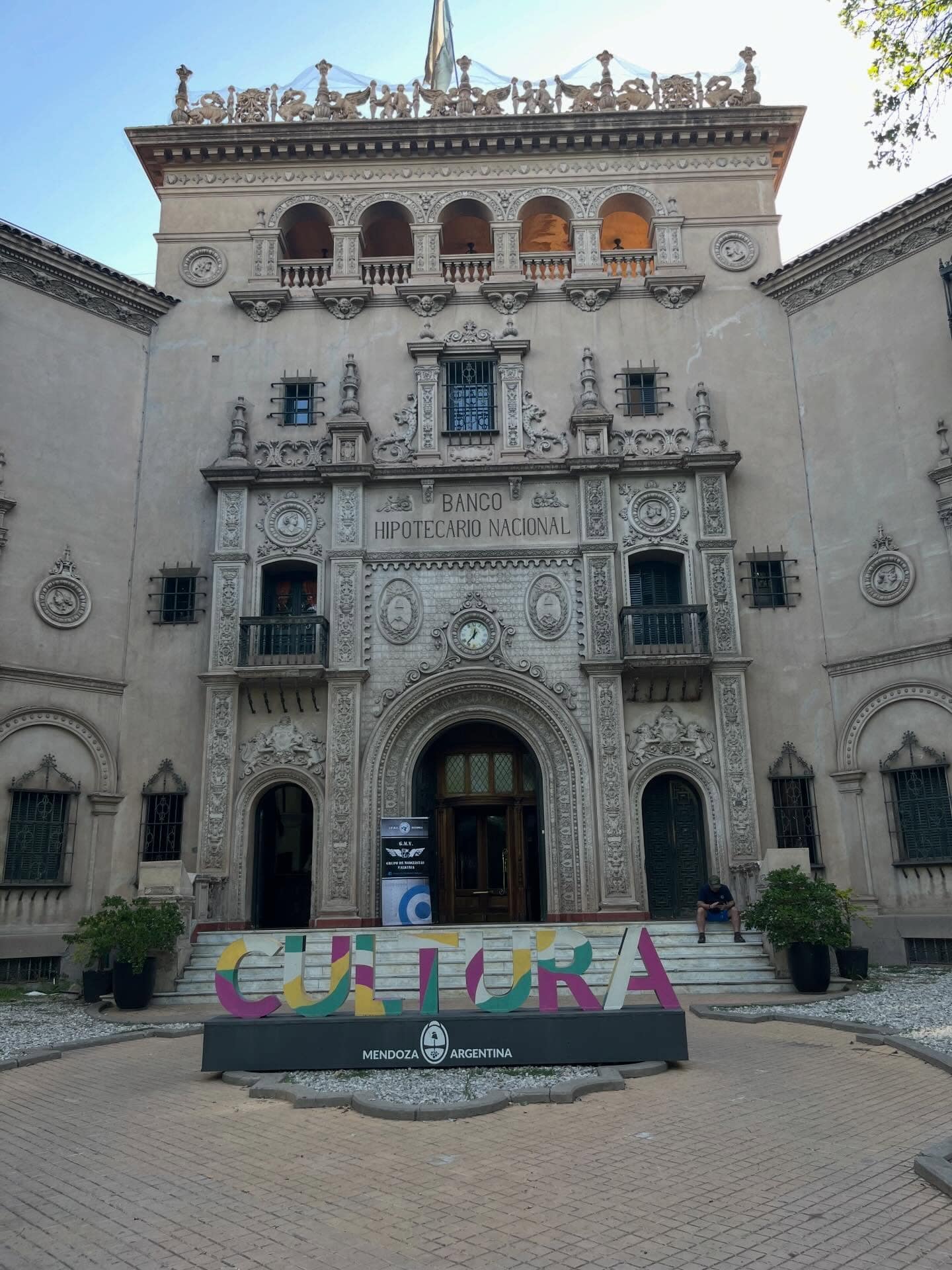 ✨ IPMS Córdoba presente en la 41° Convención Nacional de Modelismo Estático – Mendoza 2025! ✨
Una experiencia increíble llena de trabajo, amistad y pasión por el hobby.

🎖 Premios destacados para IPMS Córdoba
🏆 @alas_a_escala (Martín Ocampo) – ORO / Mejor Aviación a Reacción 1/72
(Mejor modelo de la categoría)
🥉 @hobbymav (Gustavo Leguizamón) – BRONCE / Dioramas compuestos 1/35
(Premio principal de la categoría)
💙 ¡Orgullo total para nuestra institución!

✨ Menciones y reconocimientos especiales
🔹 @alejandrovucko (Alejandro Vucko)
• Reconocimiento IPMS Chile – Modelo destacado en aviación a reacción (MiG-29 Fulcrum 1/72)
🔹 @alas_a_escala (Martín Ocampo)
• Reconocimiento IPMS Chile – Fw190 (1/72)
🔹 @hobbymav (Gustavo Leguizamón)
• Reconocimiento IPMS Golfo San Julián – Mejor blindado
• Reconocimiento IPMS Lanús – Mejor blindado
• Reconocimiento IPMS Salta – Mejor diorama
🔹 @kevcech1 (Kevin Penna)
• Reconocimiento IPMS Salta – Mejor Aviación Promocional 1/72 (F-14 Tomcat)
• Reconocimiento IPMS Chile – Mejor aviación 1/144
🔹 @echeniquemodelkits (Franco Echenique)
• Reconocimiento IPMS Chile – Mejor aviación hélices 1/72
• Reconocimiento IPMS Lanús – Mejor aviación Segunda Guerra Mundial 1/72
• Reconocimiento especial IPMS Mendoza + High Valley Models – Mejor hélices 1/72

🙏 Gracias a @ipms.mendoza.valkyria.ok por la organización y la excelente recepción.

Podes leer mas acá en nuestra web 👉🏻 https://ipmscordoba.com/ipms-cordoba-en-la-41-convencion-nacional-de-modelismo-estatico-mendoza-2025/