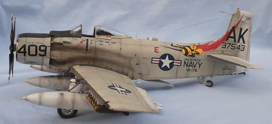 Douglas A-1H Skyraider VA-176 “USS Intrepid” – 1/48 Tamiya